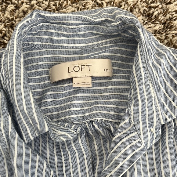 Flowy casual Blue and White Button down - Picture 5 of 5